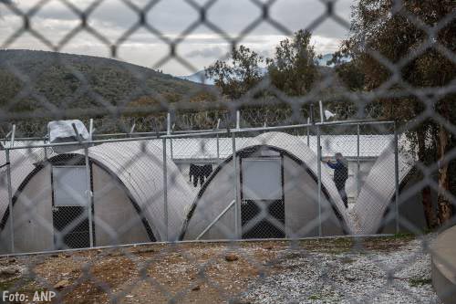 Gouverneur dreigt opvangcentrum voor migranten op Lesbos te sluiten