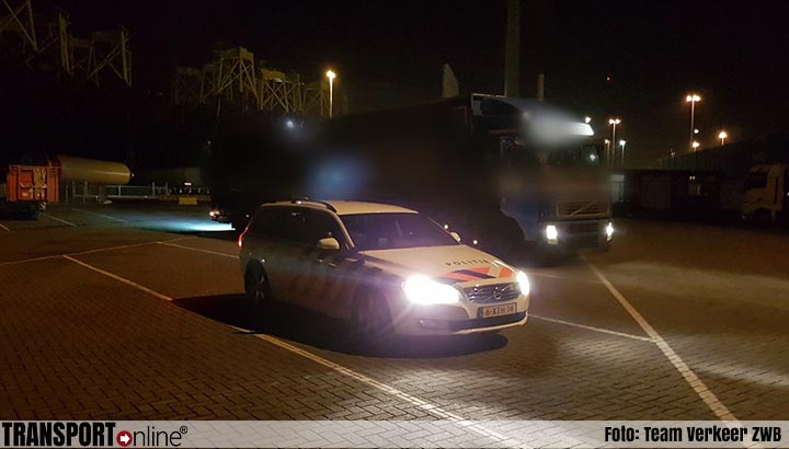 Stomdronken vrachtwagenchauffeur rijdt slingerend door de Westerscheldetunnel [+foto]