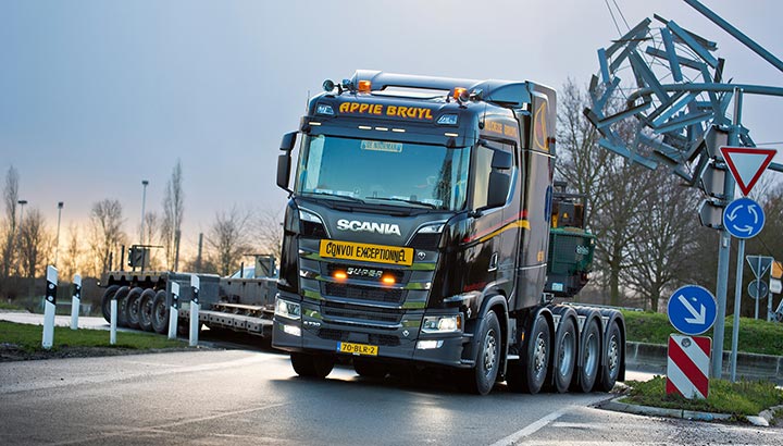 Te Kloeze-Bruyl koopt Scania V8 zwaar transport trekkers