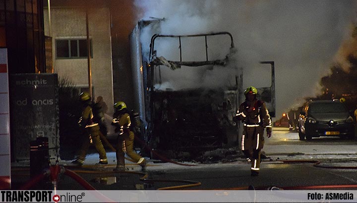 Twee vrachtwagens uitgebrand in Zoetermeer [+foto]