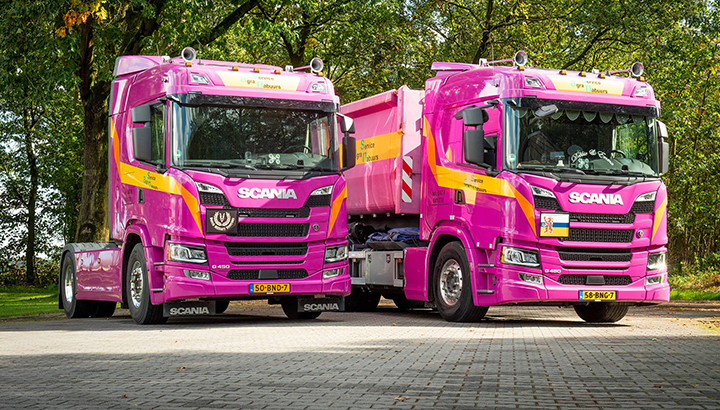 Twee nieuwe hard roze Scania's voor Agra Service Nabuurs