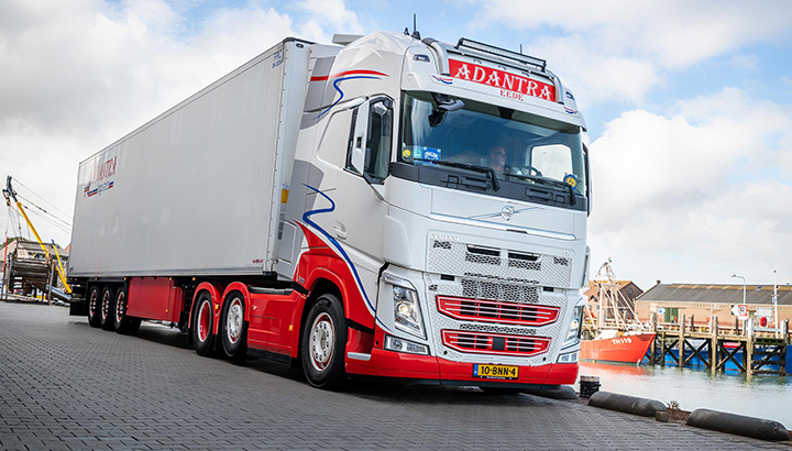 Nieuwe Volvo FH 500 6x2 trekker voor Adantra Logistics
