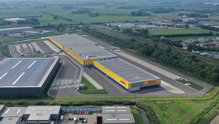 DHL opent grootste en groenste e-commerce sorteercentrum voor Nederlandse markt