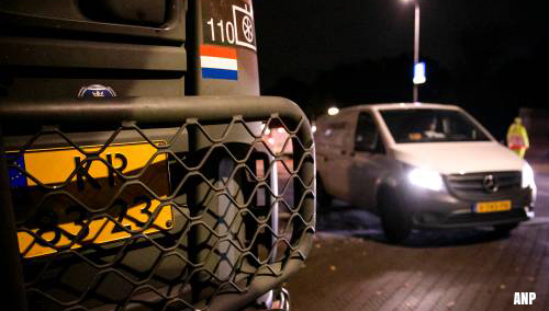 Eerste vrachtwagens van Defensie staan klaar in Den Haag [+foto's]