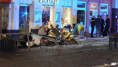 Man rijdt in op uitgaanspubliek Deventer: vijf gewonden