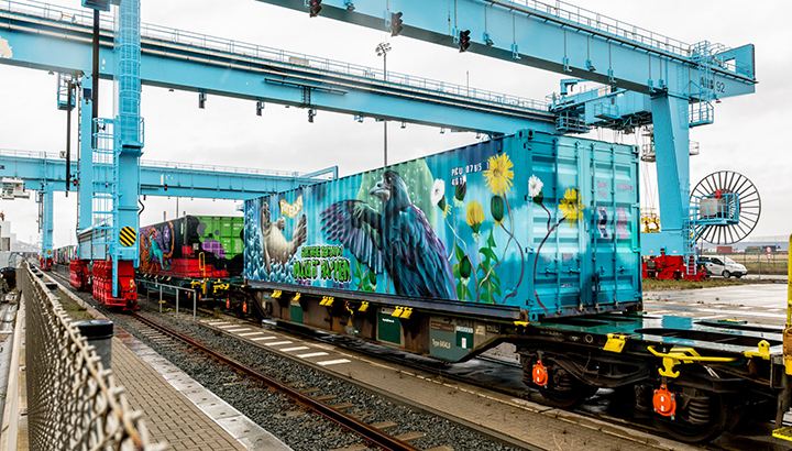 Rotterdamse container geplaatst op ‘Noah’s Train’