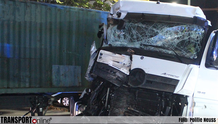 Dronken vrachtwagenchauffeur richt ravage aan in Duitse Neuss [+foto's&video]