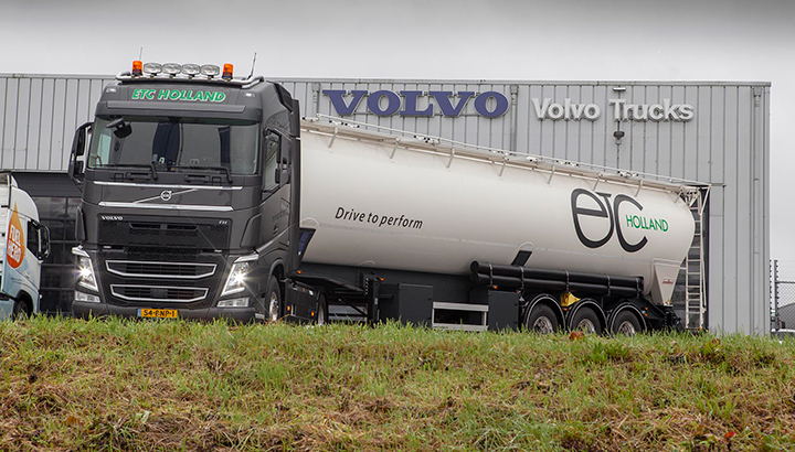Nieuwe Volvo FH 500 4x2 trekker voor Roelof Woltman