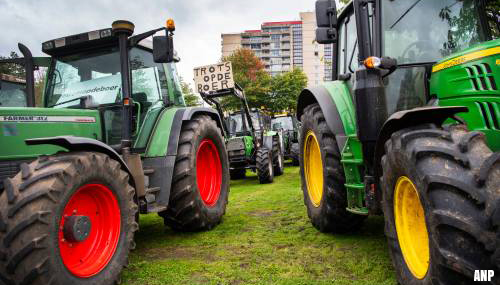 Zo'n 3.000 boeren in Bilthoven voor protest