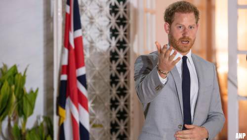 Prins Harry klaagt media aan om telefoonhack