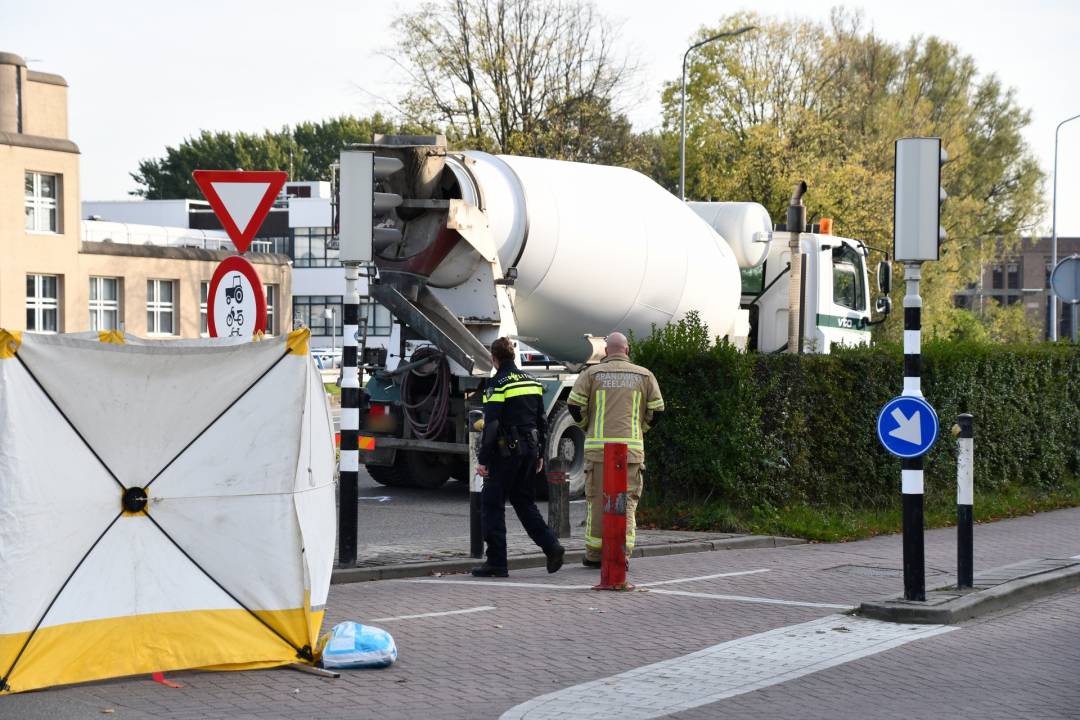Dode bij ongeval met vrachtwagen in Middelburg [+foto]