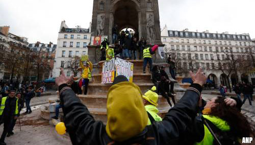 Gele Hesjes houden warenhuis Galeries Lafayette in Parijs kort bezet