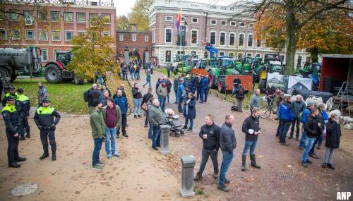 Rond de 200 boeren bij provinciehuis Haarlem