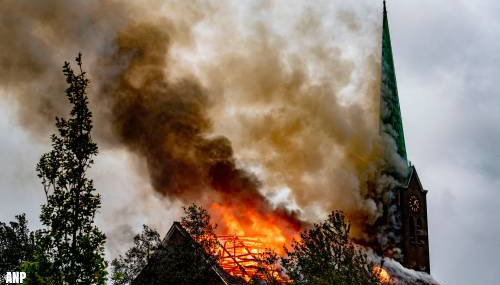 Onze-Lieve-Vrouw-Geboortekerk in Hoogmade volledig door brand verwoest [+foto's]
