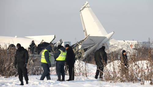 Doden nadat vliegtuig van Bek Air is neergestort in Kazachstan [+foto's]