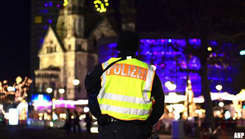 Berlijnse kerstmarkt ontruimd wegens verdachte mannen