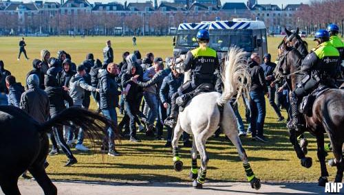 Politie houdt ADO-fans vast op Malieveld