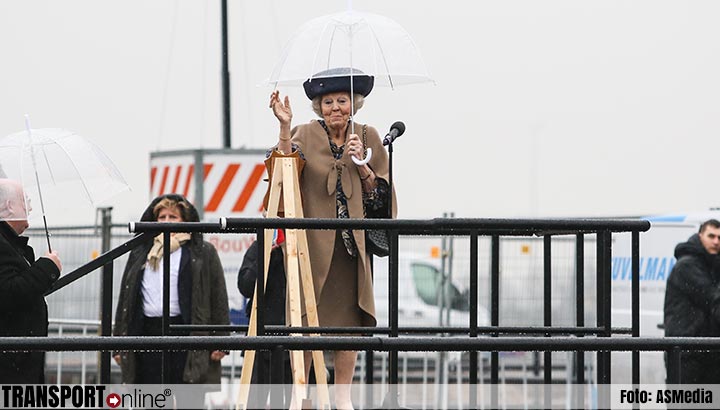Prinses Beatrix opent kolk in Beatrixsluis [UPDATE]
