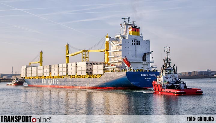 Eerste bananen containerschip gelost in Vlissingen [+foto's]