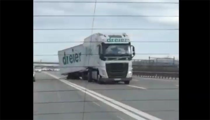 Vrachtwagenchauffeur wordt onwel en crasht in Zwitserse Gubrist Tunnel [+video]