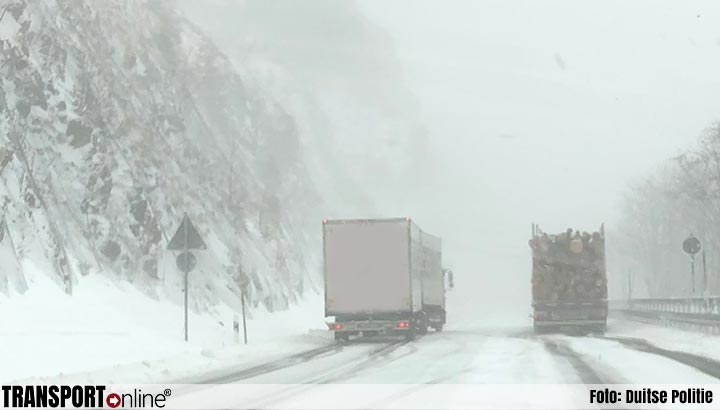 Vrachtwagenchauffeurs negeren plaatsen sneeuwkettingen met alle gevolgen van dien [+foto's]