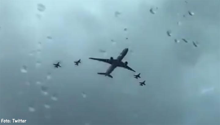 Bezorgdheid over laagvliegende Boeing met straaljagers over Amsterdam [+video]