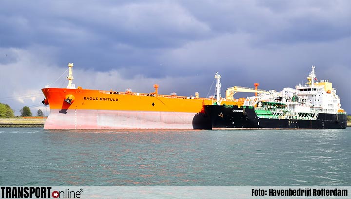 Hybride tanker Eagle Bintulu arriveert tijdens maidentrip in Rotterdam