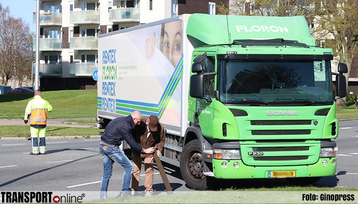 Verkeerschaos door kapotte vrachtwagen in Emmeloord [+foto]