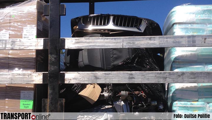 Politie ontdekt gestolen auto-onderdelen in Litouwse vrachtwagen [+foto]