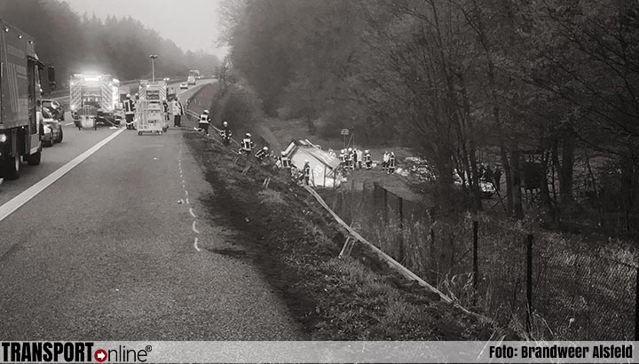 Vrachtwagenchauffeur om het leven gekomen op Duitse A5 [+foto's]