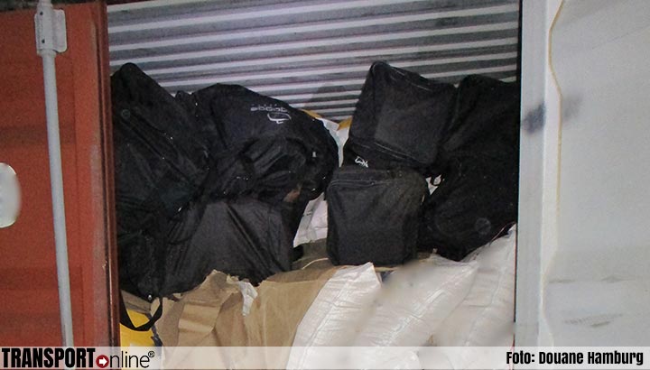 Hamburgse douane vindt 17 sporttassen met drugs in container met rijst [+foto]