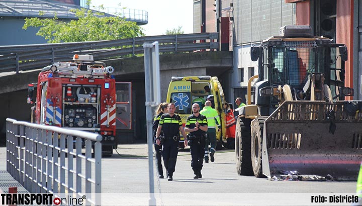 Gewonde bij bedrijfsongeval met vrachtwagen in Den Haag [+foto]