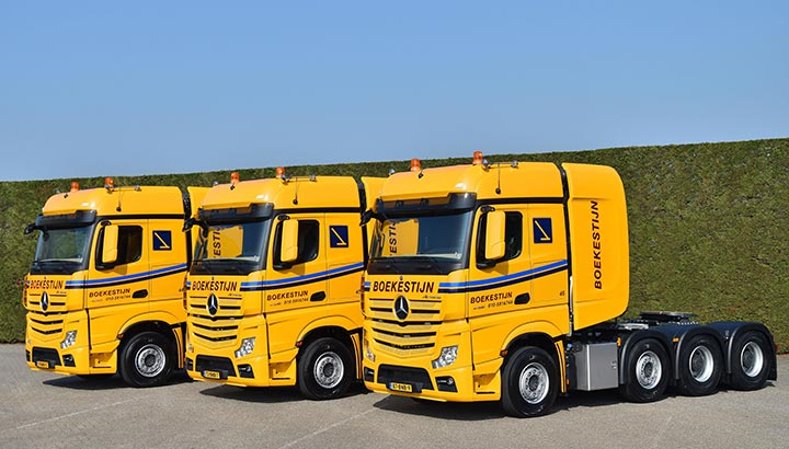 Kraanverhuur Boekestijn neemt drie Actros 4158 SLT trucks in gebruik