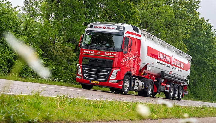 Limpens duurzaam op weg met vier Volvo FH LNG-trucks