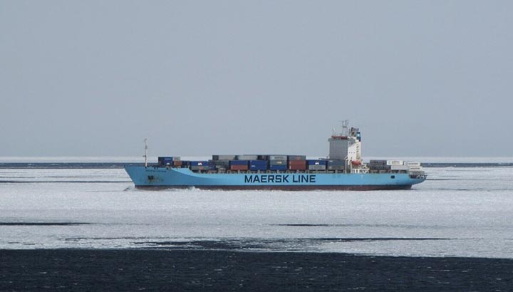Stuurman van Maersk Patras overboord geslagen en na zoektocht niet gevonden