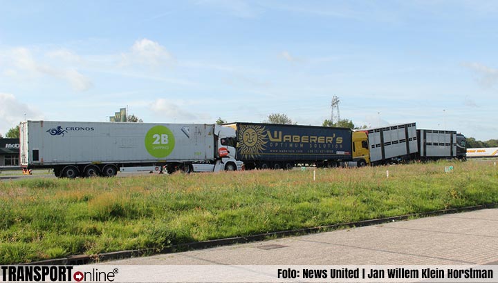 Aanrijding met drie vrachtwagens op de A1 [+foto]