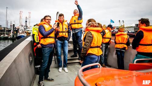Grootschalige rampenoefening met veerboot in Rotterdamse haven [+video]