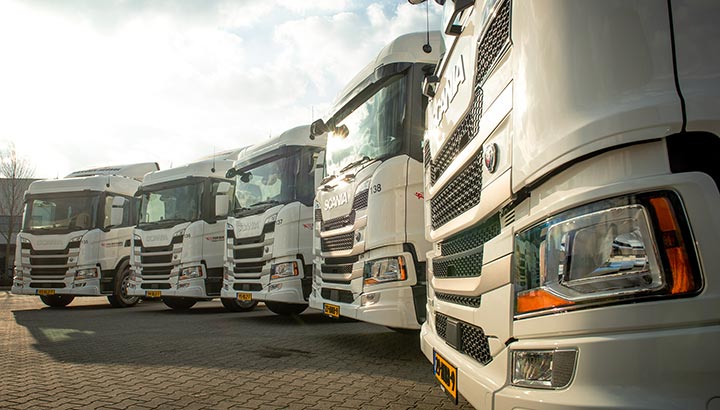 Vijf nieuwe Scania's G370 voor Van den Heuvel Logistiek