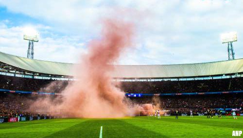 Bekerfinale tussen Ajax en Willem II even stilgelegd wegens vuurwerk