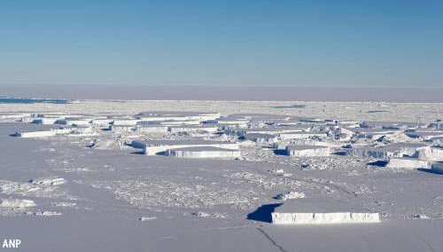 Grote ijsberg Zuidpool staat op afbreken