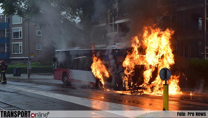 Lijnbus in brand gevlogen in Groningen [+foto]