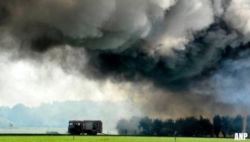 Grote brand in kippenschuur in Kiel-Windeweer [+foto's]
