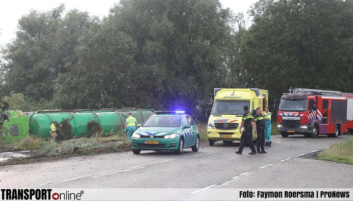 Vrachtwagen gekanteld na ongeval in Groningen [+foto]