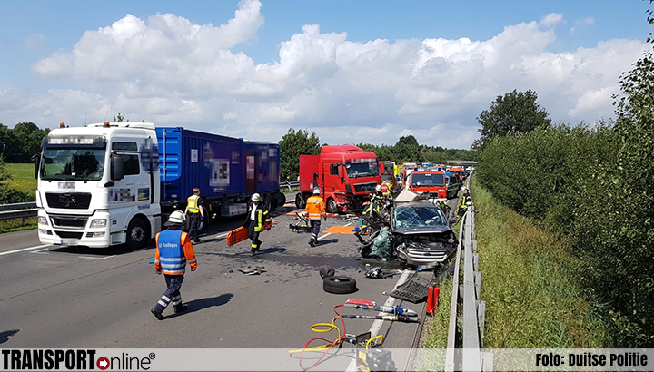 Vrachtwagen rijdt in op file Duitse A7: twee doden [+foto]
