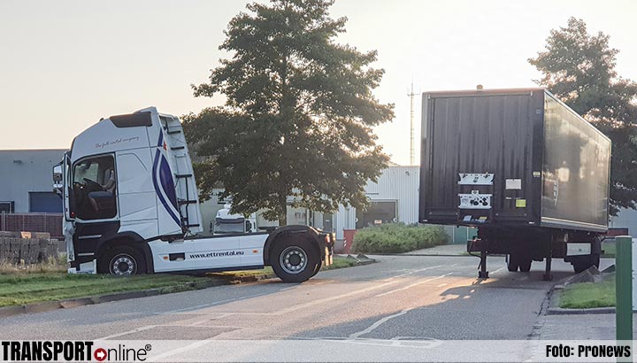 Vrachtwagen blokkeert industrieterrein na keeractie [+foto]