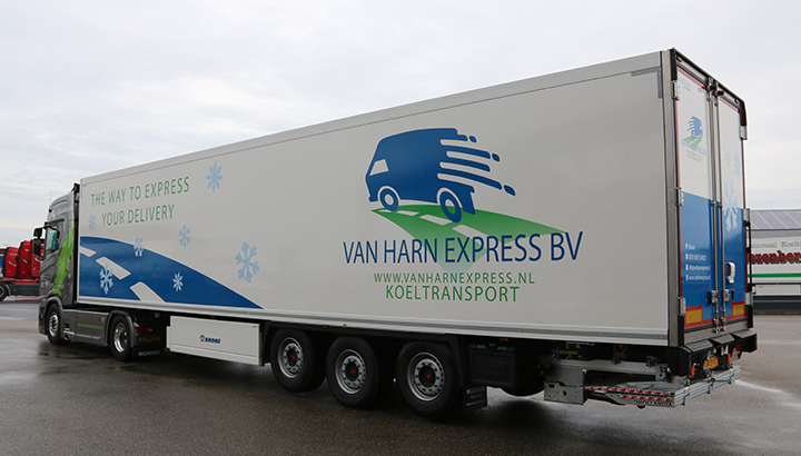 Wezenberg Polyester Krone oplegger afgeleverd aan van Harn Express uit Vianen