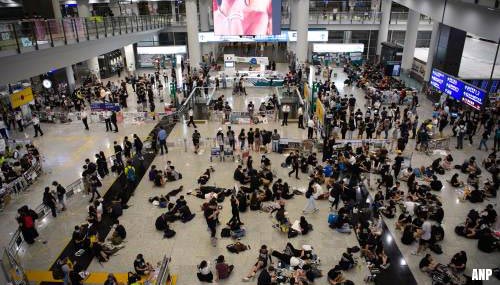 Vliegveld Hongkong weer in bedrijf