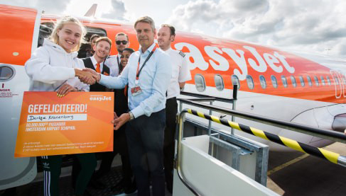 easyJet vervoert 60 miljoenste passagier vanaf Schiphol