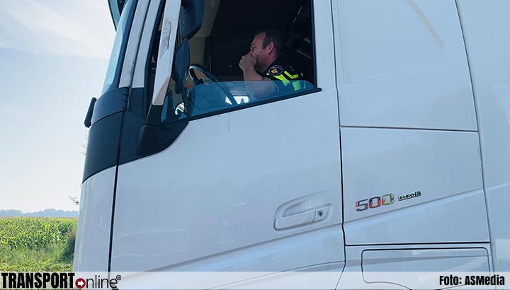 Politie neemt vrachtwagen in beslag wanneer chauffeur reparatiekosten niet wil betalen [+foto's]