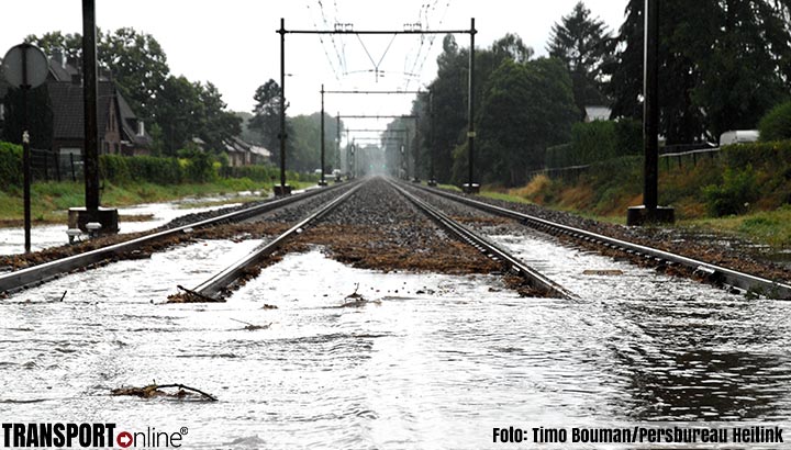 Geen treinverkeer tussen Arnhem en Dieren door wateroverlast [+foto]